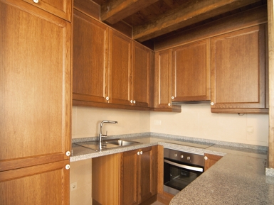 Cocina americana completamente amueblada